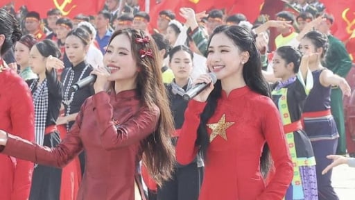 Hòa Minzy, Mai Thu Huyền, Hiếu Nguyễn và khoảnh khắc không thể quên tại Lễ diễu binh, diễu hành A80 Ngày 2/9