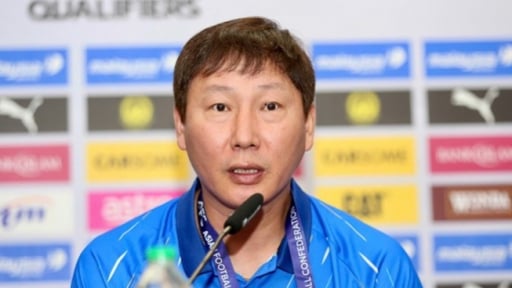 HLV Kim Sang-sik nói gì khi loại Trần Thành Trung?