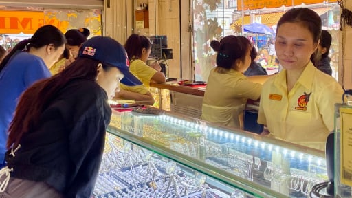 Giá vàng 2/9 kỷ lục, nhiều người chuyển qua mua một thứ khác, mua dễ hơn, lời nhanh hơn