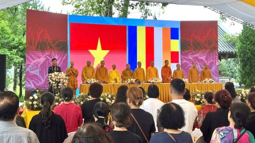 Đại lễ Vu lan tại công viên tưởng niệm Thiên Đức: Vu lan hửng nắng soi lòng hiếu