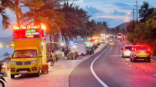 Vùng biển này của tỉnh Lâm Đồng mới, có con đường sắc màu đẹp như phim, ngay bãi Đá Ông Địa