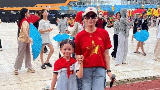 Bé gái 7 tuổi song ca cùng Mỹ Tâm trong đại lễ A80: Phương Mỹ Chi đón về khách sạn, 3 giờ chiều mới được về nhà