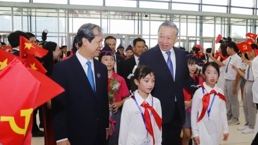 TRỰC TIẾP Lễ khai giảng 2025-2026: Hàng triệu học sinh hân hoan trong tiếng trống khai trường