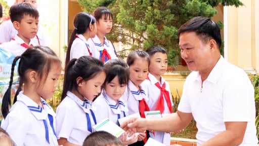 Gần 500 em học sinh vui mừng nhận học bổng, quà tặng của Japfa và các HTX chăn nuôi 