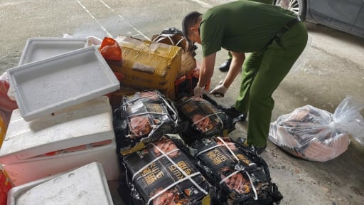 Tuyên Quang: Hơn 800kg xúc xích, chân gà không rõ nguồn gốc suýt tuồn ra thị trường