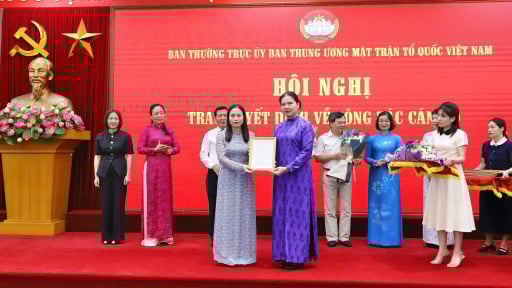 16 cán bộ của Ủy ban Trung ương MTTQ Việt Nam nghỉ hưu theo Nghị định 178