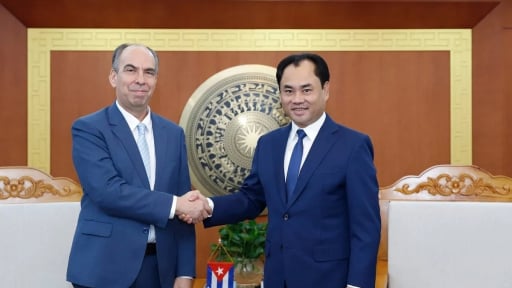Chuy&ecirc;n gia Việt Nam gi&uacute;p n&ocirc;ng d&acirc;n Cuba tạo kỳ t&iacute;ch, Bộ trưởng Bộ NNMT cam kết đồng h&agrave;nh c&ugrave;ng Cuba về l&uacute;a gạo