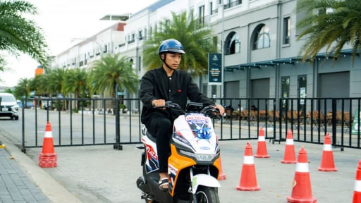 M&ugrave;a tựu trường chưa tới, VinFast Flazz Max đ&atilde; &ldquo;n&oacute;ng&rdquo; nhờ d&aacute;ng đẹp, đổi pin nhanh