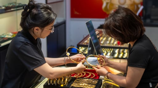 Gi&aacute; v&agrave;ng tuần qua 21/6 - 27/6: Ch&ecirc;nh lệnh v&agrave;ng trong nước v&agrave; thế giới nới rộng l&ecirc;n 18 triệu đồng/lượng