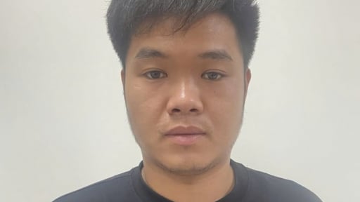 Đối tượng chống người thi h&agrave;nh c&ocirc;ng vụ, trốn truy n&atilde; gần 2 năm bị bắt