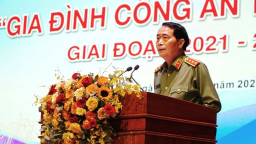 Thứ trưởng Bộ C&ocirc;ng an, B&iacute; thư Tỉnh uỷ Gia Lai dự chương tr&igrave;nh tuy&ecirc;n dương 58 gia đ&igrave;nh c&ocirc;ng an ti&ecirc;u biểu