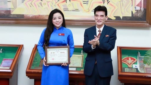 Tin showbiz 24h: Nghệ sĩ Ưu t&uacute; Tố Nga gi&agrave;nh C&uacute;p V&agrave;ng, MC M&ugrave; Tạt v&agrave; cầu thủ Đức Huy chuẩn bị đ&oacute;n con đầu l&ograve;ng