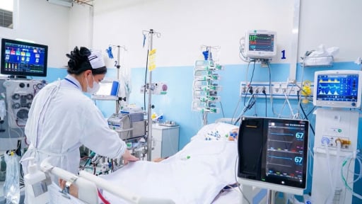Cứu sống ngoạn mục cụ &ocirc;ng 72 tuổi ngừng tim, huyết &aacute;p bằng 0