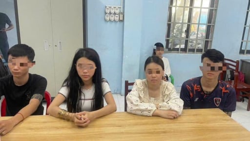Truy x&eacute;t 4 nam, nữ chửi bới, đập ph&aacute; k&iacute;nh xe &ocirc; t&ocirc; v&igrave; t&agrave;i xế bấm c&ograve;i xin vượt đường