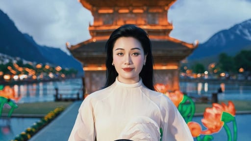 Ca sĩ Huyền Trang đ&oacute;n nhận m&oacute;n qu&agrave; sinh nhật đặc biệt n&agrave;y