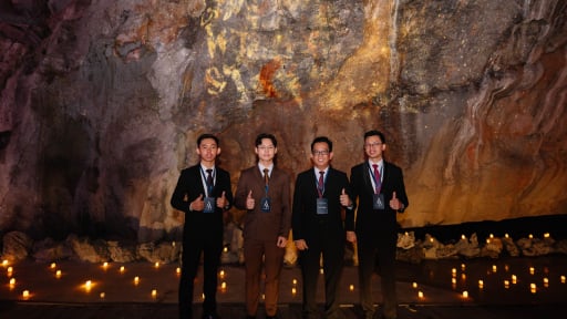 Lễ trao giải quốc tế đầu ti&ecirc;n tổ chức trong hang động c&oacute; ni&ecirc;n đại hơn 150 triệu năm 