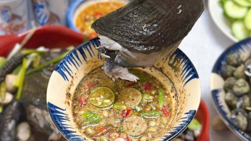 Đừng l&agrave;m g&agrave; luộc hay nướng, đem hấp với loại quả n&agrave;y đảm bảo ngọt thanh, thơm lừng 