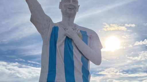 Tại sao tượng Messi cao 26m ở Argentina bị chế giễu