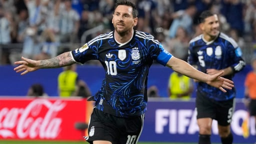 Messi ghi b&agrave;n thứ 19 ở World Cup, Argentina to&agrave;n thắng bảng J