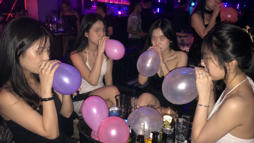Sử dụng, t&agrave;ng trữ &ldquo;b&oacute;ng cười&rdquo; sẽ bị xử l&yacute; h&igrave;nh sự về tội danh li&ecirc;n quan h&agrave;ng cấm