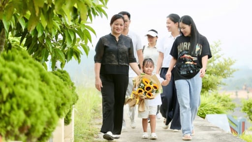 Ng&agrave;y Gia đ&igrave;nh Việt Nam 28/6: Nhiều gia đ&igrave;nh chọn c&aacute;ch đặc biệt n&agrave;y để gi&aacute;o dục con ch&aacute;u về cội nguồn