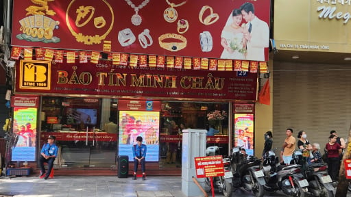 Gi&aacute; v&agrave;ng h&ocirc;m nay mới nhất (28/6) ở mức 'đỉnh': Người mua d&egrave; chừng, cửa h&agrave;ng vẫn giới hạn b&aacute;n ra
