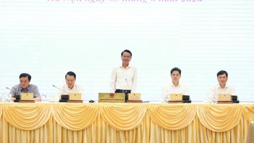 Ch&iacute;nh phủ quy định Người ph&aacute;t ng&ocirc;n phải cung cấp th&ocirc;ng tin cho b&aacute;o ch&iacute; chậm nhất trong 24 giờ với vụ việc n&oacute;ng