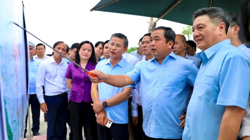 B&iacute; thư H&agrave; Nội y&ecirc;u cầu tăng tốc 3 dự &aacute;n giao th&ocirc;ng trọng điểm, xử l&yacute; nghi&ecirc;m nếu chậm tiến độ