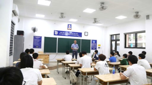 Hạ điểm chuẩn, x&eacute;t tuyển bổ sung: Cơ hội 'lội ngược d&ograve;ng' v&agrave;o lớp 10 c&ocirc;ng lập H&agrave; Nội