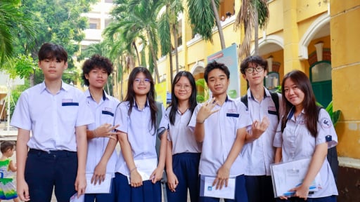 C&ocirc;ng bố điểm chuẩn lớp 10 TP.HCM 2026: Qu&ecirc;n l&agrave;m ngay việc n&agrave;y, sĩ tử tự tước 'v&eacute;' c&ocirc;ng lập