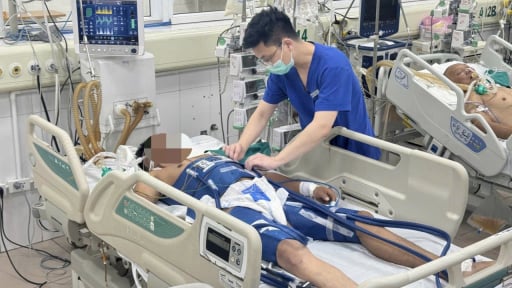 Người đ&agrave;n &ocirc;ng nguy kịch, ngừng tim do điện giật khi l&agrave;m ở xưởng h&agrave;n, tho&aacute;t chết kỳ diệu nhờ h&agrave;nh động n&agrave;y