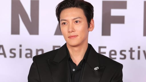 Tin showbiz 24h: Kh&aacute;n giả v&acirc;y k&iacute;n Ji Chang Wook tại Đ&agrave; Nẵng, diễn vi&ecirc;n trẻ nhất d&agrave;n T&aacute;o Qu&acirc;n cưới vợ