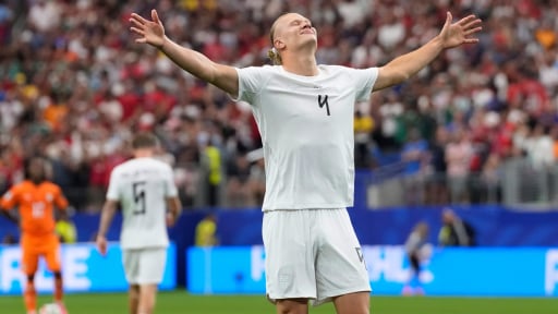 Erling Haaland vừa chạm tới cột mốc si&ecirc;u hạng n&agrave;o vượt trội cả Messi, Ronaldo, Mbappe?