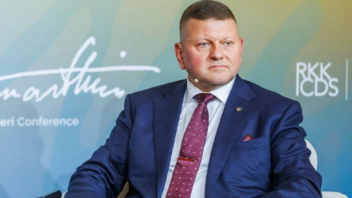 Truyền th&ocirc;ng: D&ugrave; bị ngăn cản, &ocirc;ng Zaluzhny tuy&ecirc;n bố thẳng với &ocirc;ng Zelensky rằng &ocirc;ng sẽ tranh cử tổng thống