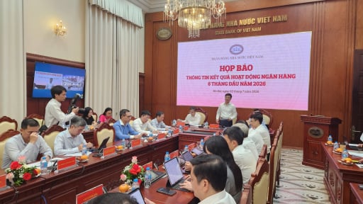 Ph&oacute; Thống đốc NHNN: T&iacute;n dụng tăng trưởng 7,41%, kiểm so&aacute;t chặt d&ograve;ng vốn v&agrave;o bất động sản đầu cơ