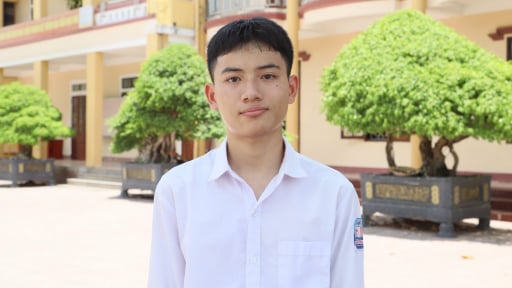Thủ khoa khối A00 của H&agrave; Tĩnh l&agrave; con trai ngư d&acirc;n ngh&egrave;o học giỏi