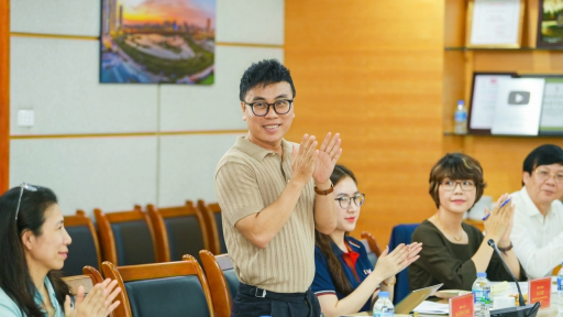 Nh&agrave; b&aacute;o H&agrave; T&ugrave;ng Long: 'Nhiều b&agrave;i viết của &ldquo;Ng&agrave;y mai trong mắt em&rdquo; khiến t&ocirc;i bị &aacute;m ảnh rất l&acirc;u'