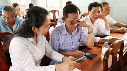 N&ocirc;ng d&acirc;n Đồng Nai thời đại số: Từ chiếc điện thoại của c&aacute;n bộ Hội đến h&agrave;nh tr&igrave;nh chuyển đổi số của n&ocirc;ng d&acirc;n (B&agrave;i cuối)