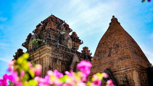 Kh&aacute;m ph&aacute; Th&aacute;p B&agrave; Ponagar ngh&igrave;n năm tuổi ở phố biển Nha Trang