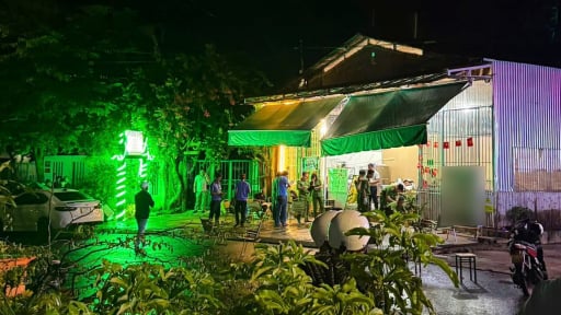 Đang ngồi uống nước, một người đ&agrave;n &ocirc;ng ở Đắk Lắk bị nghi phạm mặc &aacute;o Grab bắn tử vong