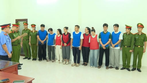 Đường d&acirc;y bu&ocirc;n lậu h&agrave;ng ngh&igrave;n vi&ecirc;n kim cương, doanh thu 280 tỷ đồng: C&aacute;c bị can đối mặt mức &aacute;n n&agrave;o?