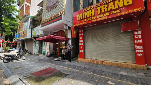 Gi&aacute; v&agrave;ng h&ocirc;m nay mới nhất (3/7) tăng phi m&atilde;: Người mua cảnh gi&aacute;c, cửa h&agrave;ng vẫn b&aacute;n 'nợ v&agrave;ng'