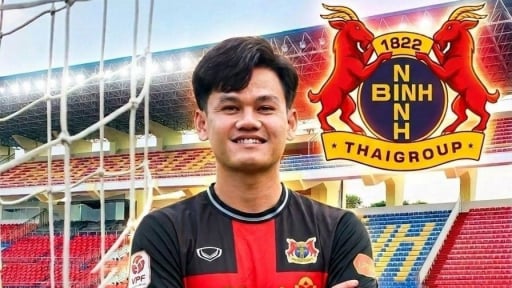 Hồ Tấn T&agrave;i ch&iacute;nh thức gia nhập Ninh B&igrave;nh FC