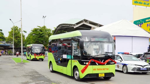 Xe bu&yacute;t điện Đồng Nai ch&iacute;nh thức lăn b&aacute;nh, người d&acirc;n hưởng lợi từ giao th&ocirc;ng xanh