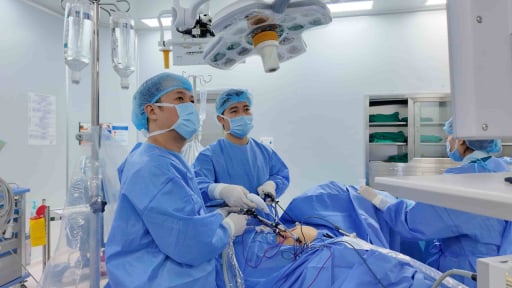Gỡ &ldquo;n&uacute;t thắt&rdquo; hai bệnh l&yacute; dai dẳng cho người phụ nữ bị sa đa tạng chậu phức tạp