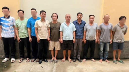   Đ&aacute;nh sập đường d&acirc;y c&aacute; độ b&oacute;ng đ&aacute; hơn 20 tỷ đồng, tạm giữ 5 đối tượng