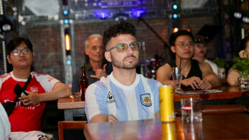 World Cup 2026: Kh&aacute;ch T&acirc;y phố B&ugrave;i Viện n&iacute;n thở xem 'ma thuật' của Messi trước Cape Verde