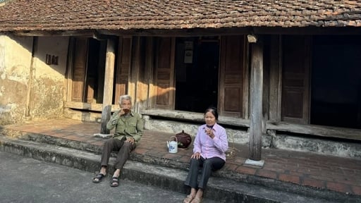 Hai l&agrave;ng cổ Thanh H&oacute;a, một l&agrave;ng c&ograve;n v&ocirc; số nh&agrave; cổ đẹp như phim, một l&agrave;ng khoa bảng, cả l&agrave;ng chỉ chuy&ecirc;n nghề học 