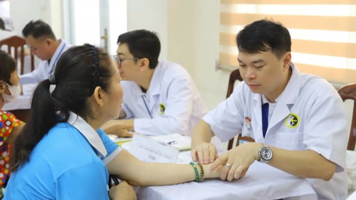 Đến năm 2030, 100% trạm y tế tại TP.HCM sẽ triển khai kh&aacute;m chữa bệnh bằng y học cổ truyền