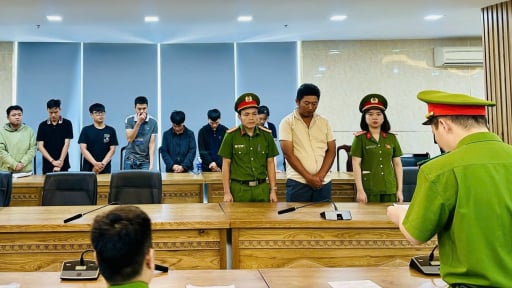 C&ocirc;ng an Đ&agrave; Nẵng triệt ph&aacute; đường d&acirc;y rửa tiền hơn 67 ng&agrave;n tỷ đồng với sự tiếp tay của nhiều nh&acirc;n vi&ecirc;n ng&acirc;n h&agrave;ng